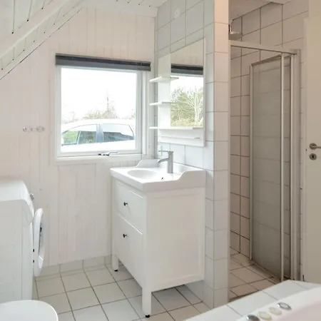 Stunning Home In Blavand With Sauna בית נופש *