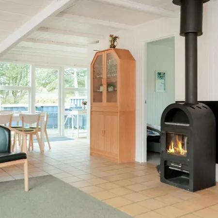 בית נופש Stunning Home In Blavand With Sauna *