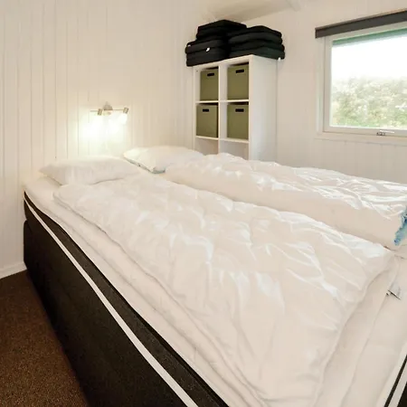 בית נופש Stunning Home In Blavand With Sauna