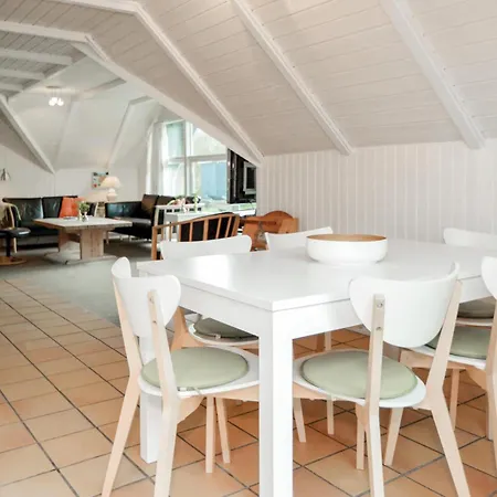 Stunning Home In Blavand With Sauna בית נופש