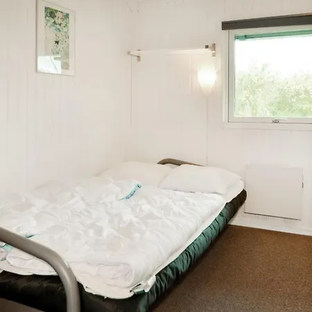 בית נופש Stunning Home In Blavand With Sauna