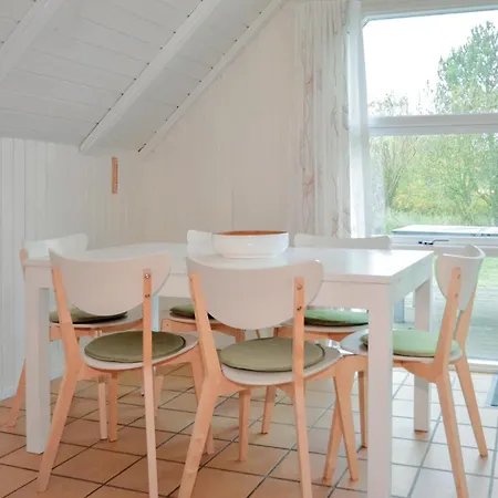 בית נופש Stunning Home In Blavand With Sauna